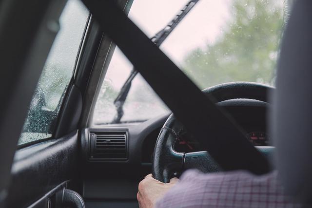 Zkušenosti řidičů: Jak multifunkční volant mění každodenní řízení