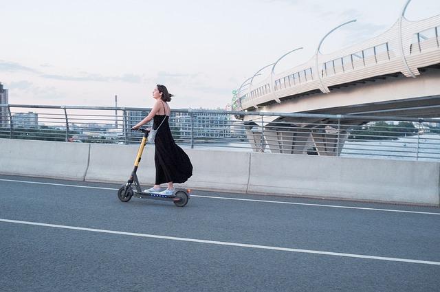 Čtyřkolový elektrický skútr: Maximální stabilita a bezpečí