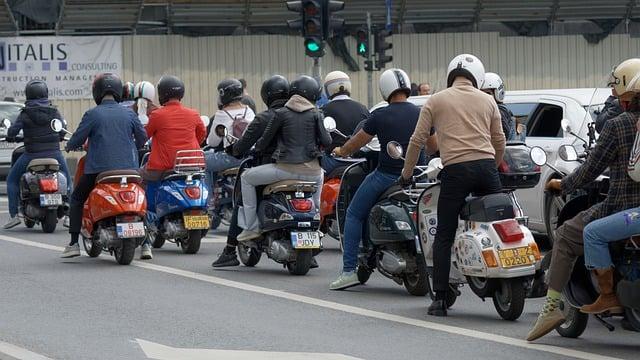 Příběhy ze života: Zkušenosti řidičů s horním krytem motoru